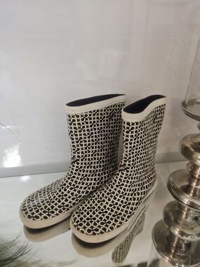 Coach Women’s Black and Cream Logo Rain Boots